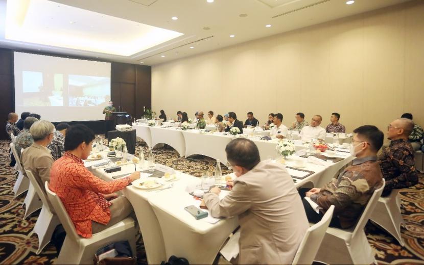 Business Dinner on an Investment Opportunity in Kayan Hydro Power Energy di Jakarta.