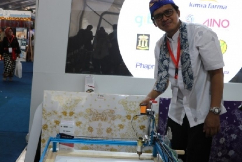  Butimo, mesin cetak batik tulis yang dikembangkan salah seorang  dosen di Universitas Gadjah Mada (UGM).