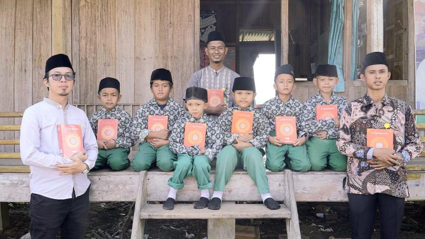 BWA (Badan Wakaf Alquran)  mendistribusikan 20 ribu wakaf Alquran tahap kedua  untuk masyarakat muslim di Sumatra Selatan, awal September 2023.