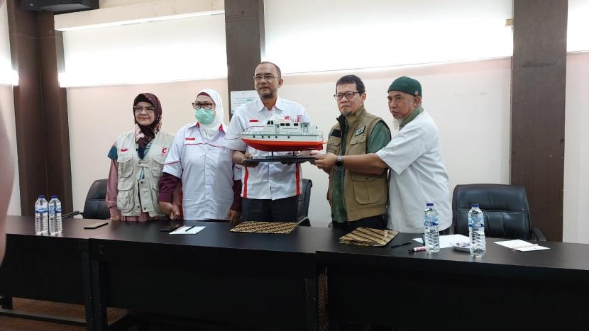 BWA dan MER-C  meneken kerja  sama  layanan kesehatan  Kapal Dakwah Dokter Care dr. Joserizal Jurnalis (KDDC) di Jakarta, Jumat (20/1/2023).