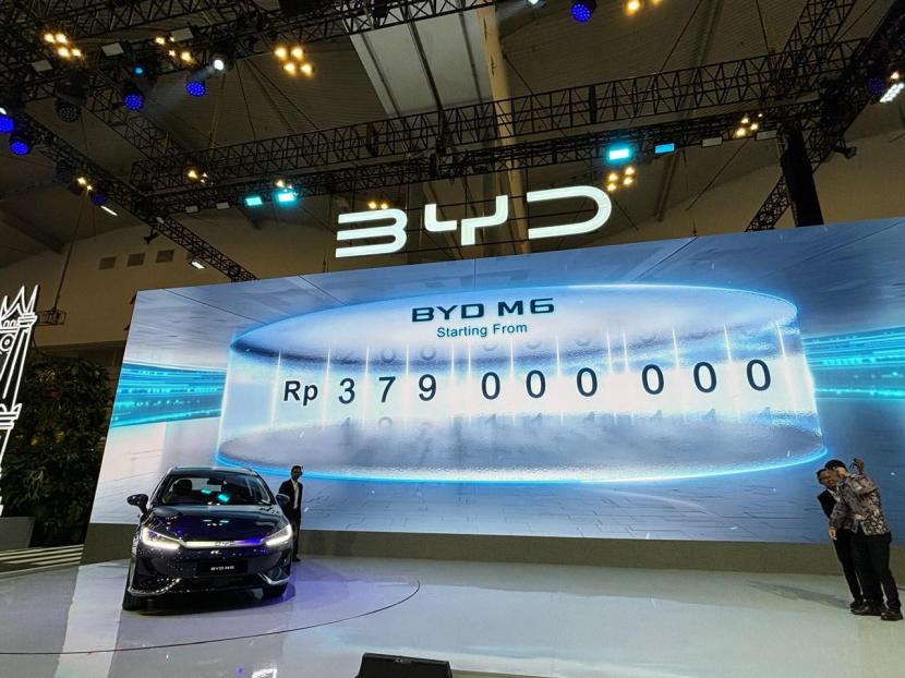 BYD Indonesia mengumumkan harga BYD M6 yang merupakan MPV 7 Penumpang di GIIAS 2024 di BSD, Rabu (17/7/2024).