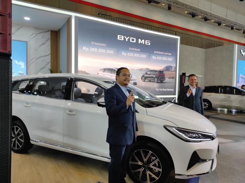 BYD M6 dipamerkan di GIIAS 2024 Bandung