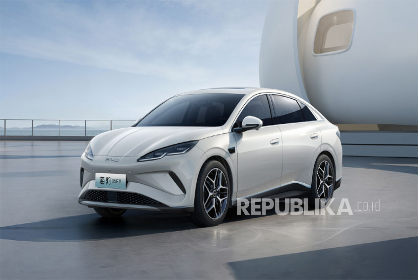 BYD melakukan prapenjualan model sedan listrik barunya, Seal 06 EV.
