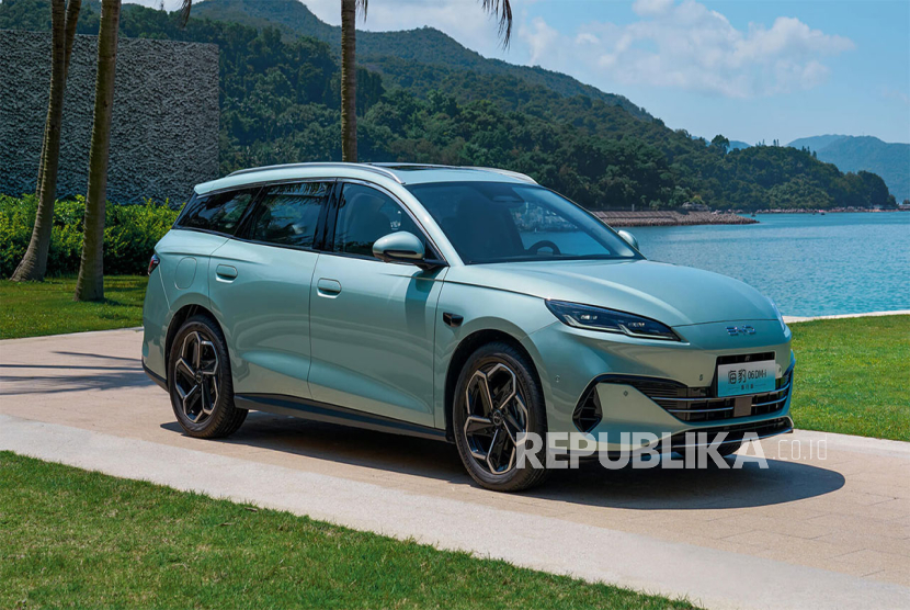 BYD meluncurkan mobil station wagon plug-in hybrid BYD Seal 06 DM-i.