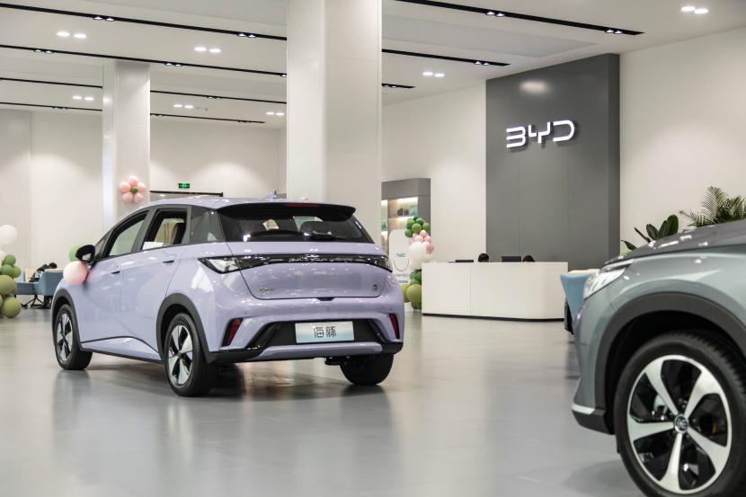 BYD telah mengambil alih Volkswagen sebagai merek terlaris di China, dengan 10,3 persen pangsa pasar. 