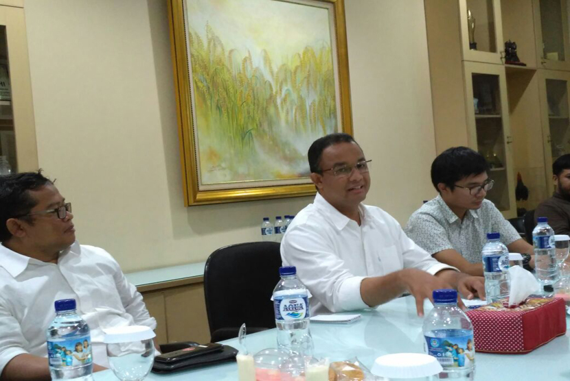 Cagub Anies Baswedan bersama timnya bersilaturahim ke Republika.