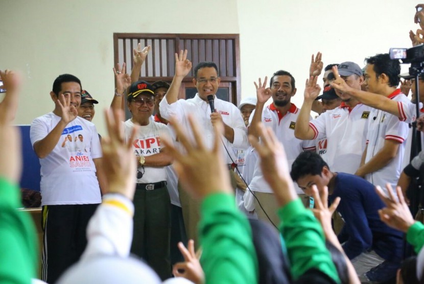 Cagub DKI Anies Baswedan sosialisasikan program kerja pada warga Cilandak Barat, Jakarta Selatan, Sabtu (14/1).