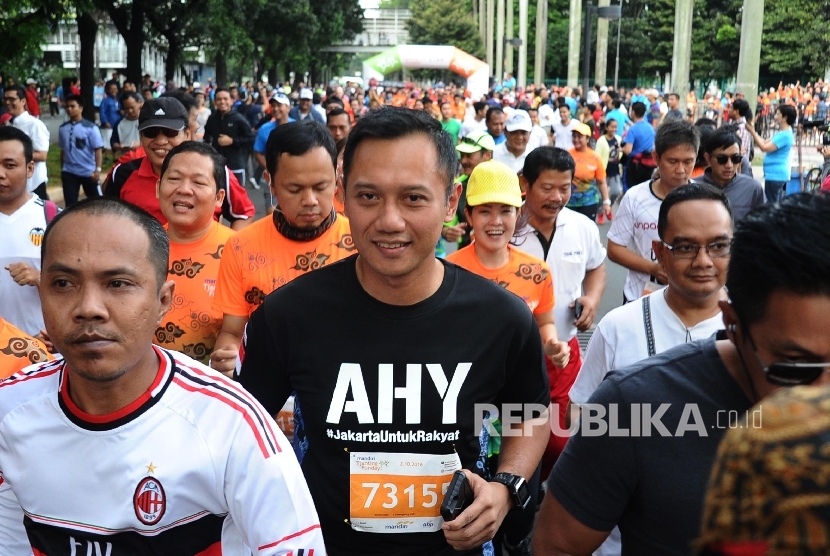  Cagub DKI Jakarta Agus Agus Harimurti Yudhoyono (tengah). 