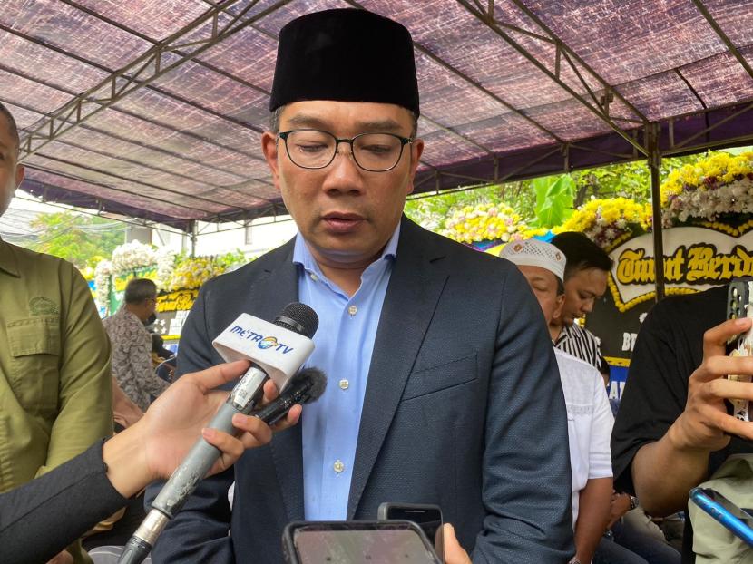 Cagub DKI Jakarta M Ridwan Kamil. Jika terpilih menjadi Gubernur Jakarta, RK janji akan memberikan Rp 200 juta untuk setiap RW.