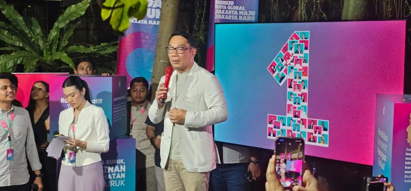 Cagub Jakarta nomor urut 1, Ridwan Kamil ketika menghadiri acara Jakarta Awet Muda-Silaturahmi Politisi Muda KIM Plus & Profesional Muda di Tanatap Coffee Ampera, Ragunan, Pasar Minggu, Jakarta Selatan, Selasa (15/10/2024).