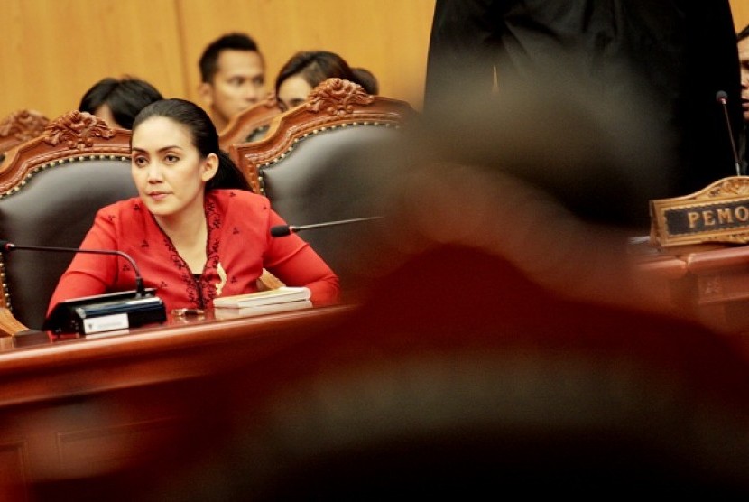 Cagub Jawa Barat Rieke Diah Pitaloka saat menghadiri sidang sengketa hasil pemilu kepala daerah Jawa Barat di Gedung Mahkamah Konstitusi, Jakarta, Rabu (20/3).