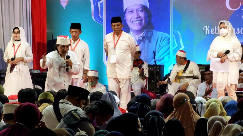 Cak Nun meminta Ketua DPR RI Puan Maharani mengayomi rakyat Indonesia.