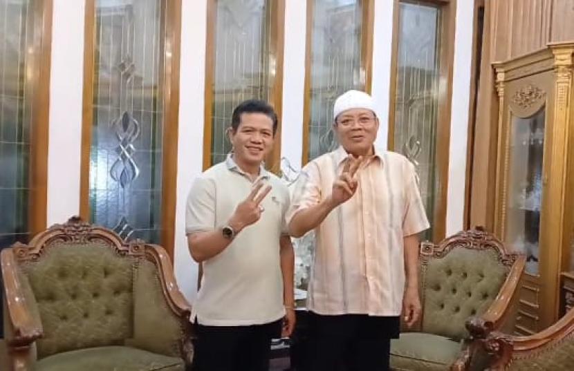 Calon Bupati Bandung Dadang Supriatna bersama wakil Gubernur Jawa Barat periode 2003-2008 Nu