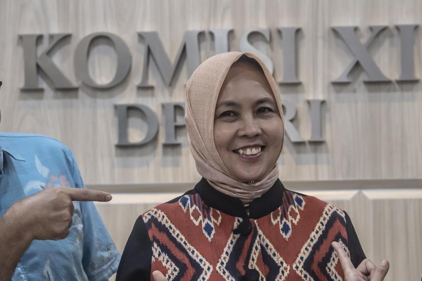 Calon Deputi Gubernur Bank Indonesia (BI) Aida Budiman berpose saat akan mengikuti Uji Kepatutan dan Kelayakan dengan Komisi XI DPR di Kompleks Parlemen, Senayan, Jakarta, Selasa (30/11/2021).