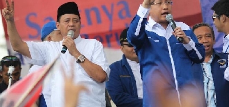 Calon Gubernur Banten, Wahidin Halim yang diusung partai Demokrat yang berpasangan dengan Irna Narulita.