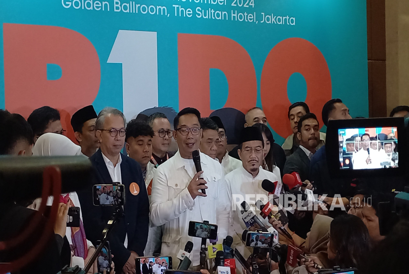 Calon gubernur (cagub) Jakarta nomor urut 1 Ridwan Kamil saat konferensi pers di Hotel Sultan, Jakarta Pusat, Rabu (27/11/2024). 