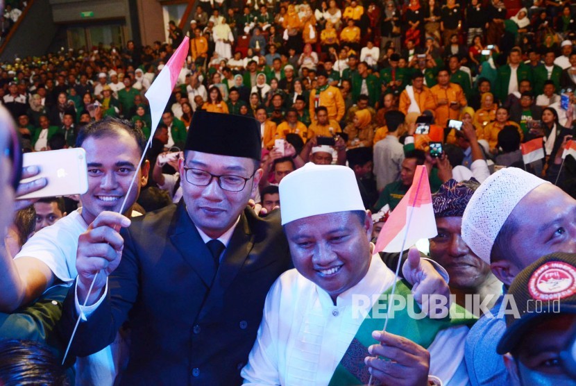 Calon Gubernur dan Wakil Gubernur Jawa Barat Ridwan Kamil dan UU Ruzhanul Ulum 