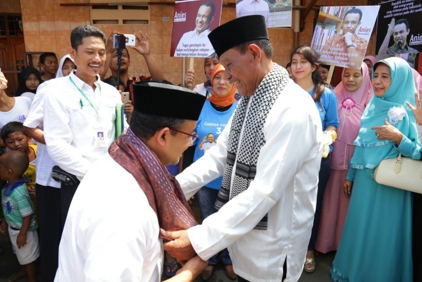 Calon Gubernur DKI Anies Baswedan mengunjungi warga Kelurahan Gunung Sari, Kemayoran, Jum'at (6/1).