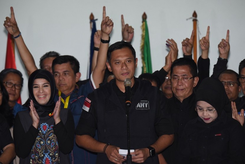 Candidate number 1 in Jakarta gubernatorial election, Agus Harimurti Yudhoyono-Sylviana Murni, did not make it to the second round. Two other candidates are trying to gain more vote from Agus-Sylvi supporters.