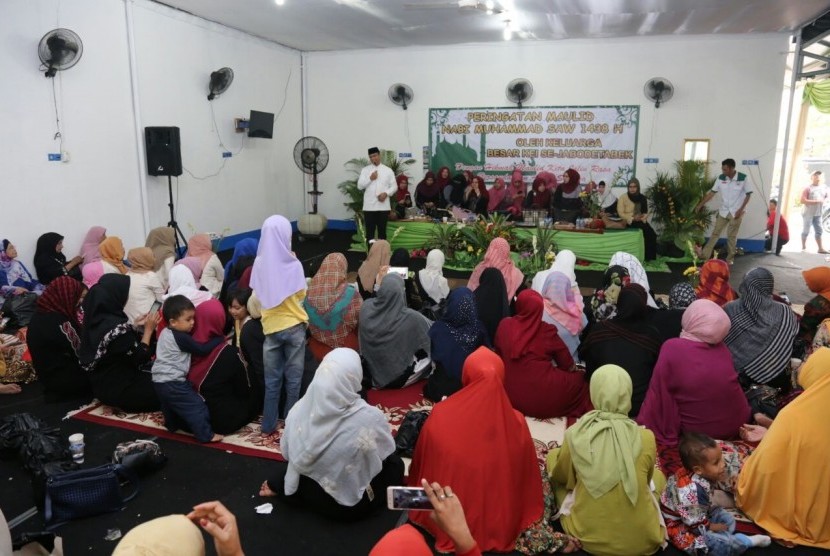 Calon Gubernur DKI Jakarta, Anies Baswedan, bersilaturahim ke keluarga besar Kei di kawasan Pondok Gede, Jakarta Timur, Sabtu (18/2).