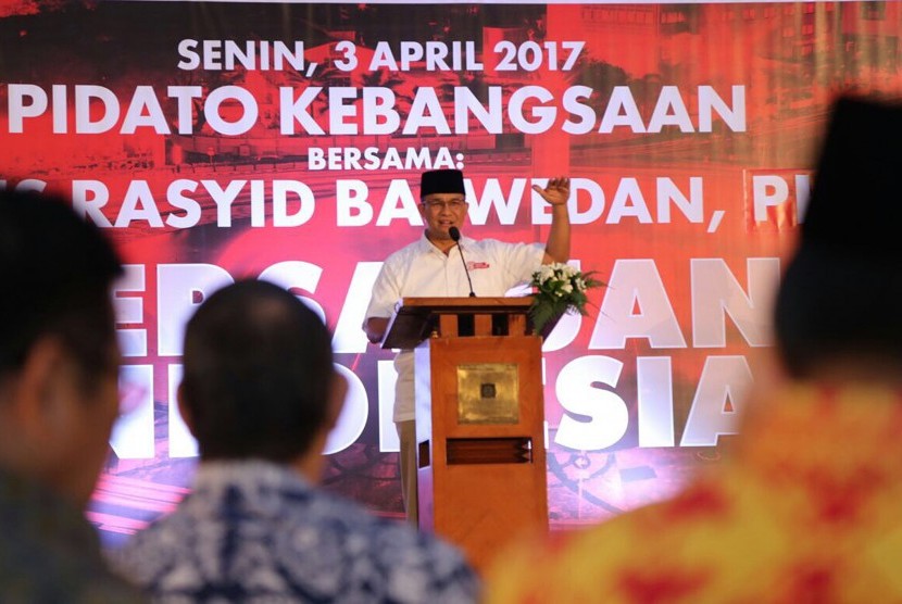 Calon Gubernur DKI Jakarta Anies Baswedan menyampaikan pidato kebangsaan di Jakarta, Senin (3/4) malam. 