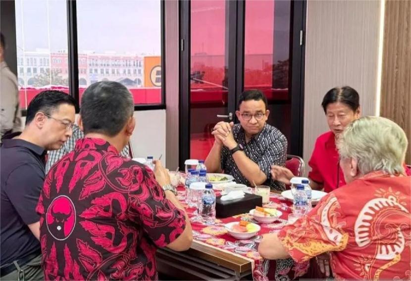 Calon gubernur DKI Jakarta Anies Rasyid Baswedan dalam pertemuan di Kantor DPD PDIP Jakarta, Cakung, Jawa Timur, Sabtu (24/8/2024).