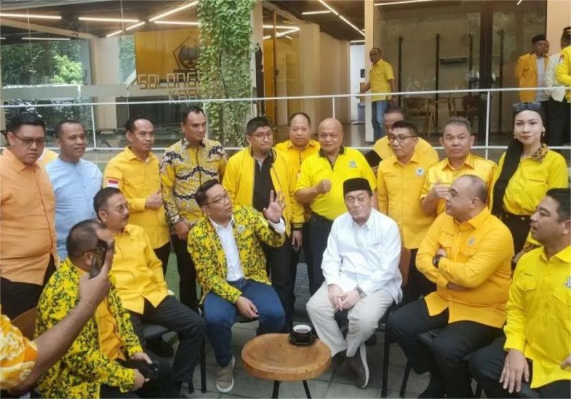 Calon gubernur DKI Jakarta M Ridwan Kamil (RK) dan cawagub Suswono di kantor DPD Partai Golkar DKI Jakarta pada Sabtu (24/8/2024).