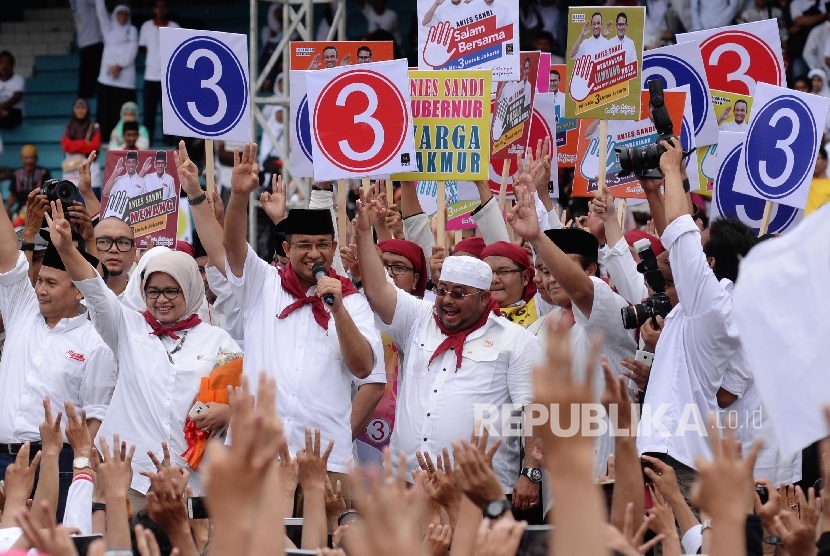  Calon Gubernur DKI Jakarta nomer urut 3 Anies Baswedan saat kampanye Anies-Sandi, Jakarta, Ahad (29/1).