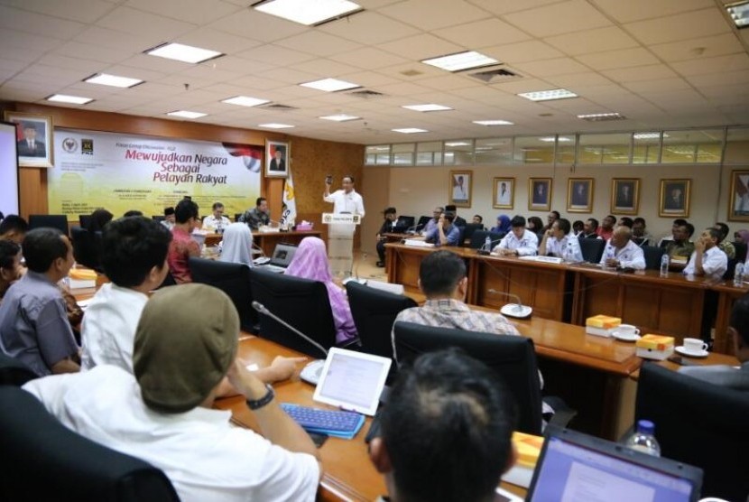 Calon gubernur DKI Jakarta nomor urut 3, Anies Baswedan, mengisi acara di Gedung Nusantara I Komplek DPR/MPR, Jakarta, Rabu (5/4).