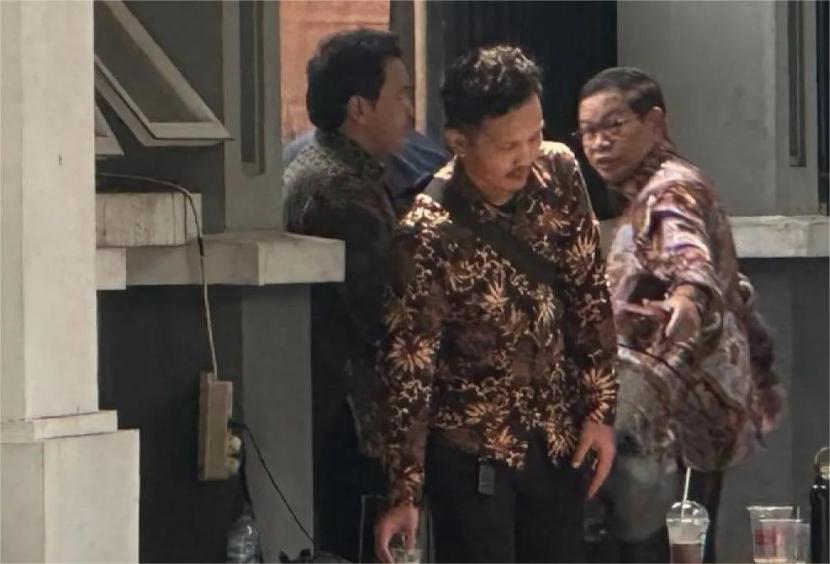 Calon gubernur Jakarta Pramono Anung (kanan) tiba di kawasan rumah Prabowo Subianto, Jalan Kartanegara, Kebayoran Baru, Jakarta Selatan, Selasa (15/10/2024).