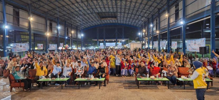 Calon Gubernur Kepri Ansar Ahmad bersama masyarakat 