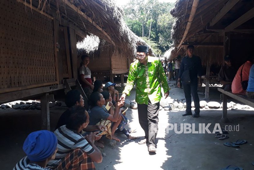 Calon Gubernur NTB Zulkieflimansyah menyambangi Kampung Adat Sembagek di Kecamatan Bayan, Lombok Utara, Senin (9/4).