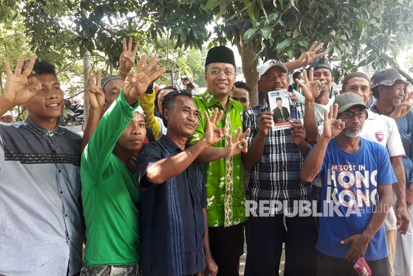 Calon Gubernur NTB Zulkieflimansyah menyambangi Kampung Adat Sembagek di Kecamatan Bayan, Lombok Utara, Senin (9/4).