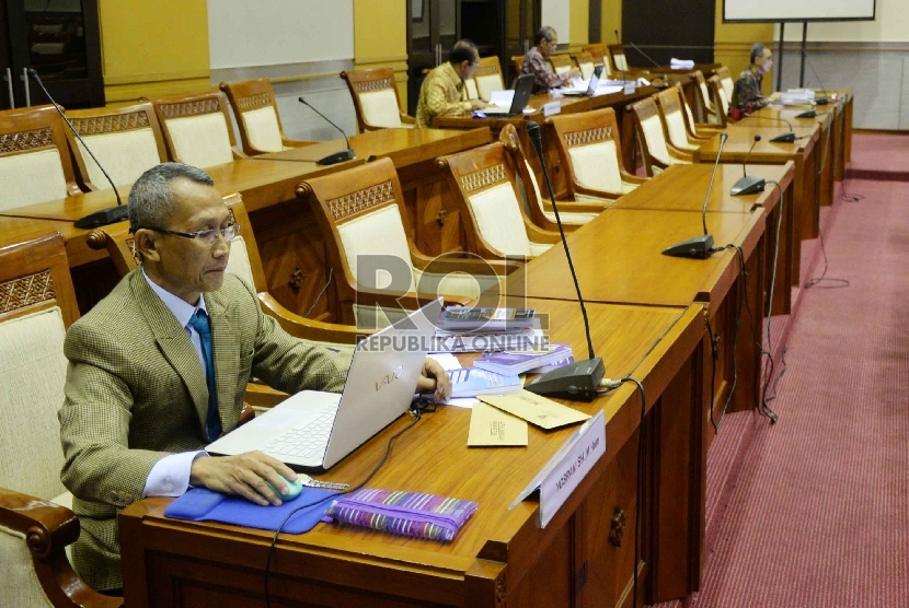 Calon Hakim Agung (CHA) membuat makalah di gedung Nusantara II DPR RI Kompleks Parlemen, Senayan, Jakarta (26/6/2019).