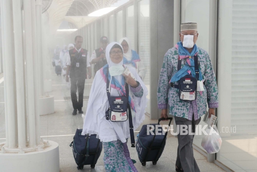  Calon jamaah haji Indonesia saat tiba di Bandara Amir Muhammad bin Abdul Aziz (AMAA) Madinah. (ilustrasi)