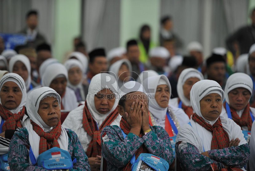 Ilustrasi - Calon jamaah haji embarkasi Solo berkumpul di Asrama Haji Donohudan, Solo. (Republika/Edwin Dwi Putranto) 