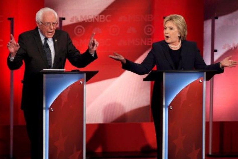 Calon kandidat Demokrat, Hillary Clinton dan Bernie Sanders menggelar debat satu lawan satu mereka untuk pertama kalinya, Kamis (4/2). 