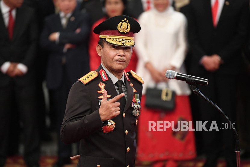 Calon Kapolri Komjen Pol Idham Azis bersiap mengikuti upacara pelantikan yang dipimpin Presiden Joko Widodo di Istana Negara, Jumat (1/11/2019). 