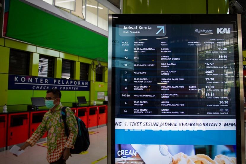 Stasiun Gambir. PT KAI Daop 1 Jakarta mencatat, usai libur panjang akhir Oktober, sebanyak 12.572 penumpang kereta api (KA) jarak jauh telah kembali ke Jakarta pada Ahad (1/11)