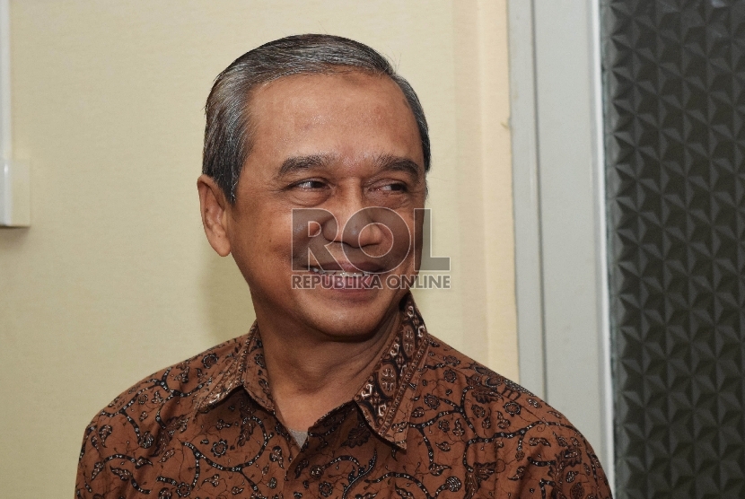 Calon pimpinan Komisi Pemberantasan Korupsi (KPK) Busyro Muqoddas tiba saat akan menjalani uji kelayakan dan kepatutan Capim KPK oleh Komisi III di Kompleks Parlemen, Jakarta, Rabu (16/12). 