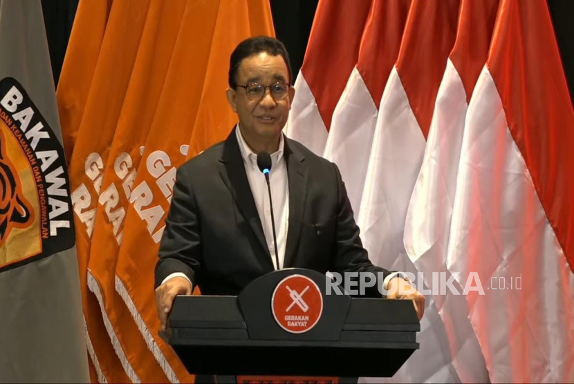 Calon presiden (capres) 2024 sekaligus Gubernur DKI Jakarta periode 2017-2022, Anies Rasyid Baswedan saat berpidato dalam Rapimnas Ormas Gerakan Rakyat di Jakarta Pusat, Ahad (13/7/2025).