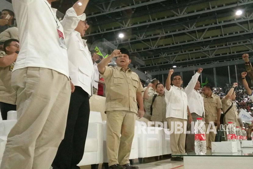 Calon Presiden dari Partai Gerindra Prabowo Subianto menghadiri rangkaian acara buruh KSPI, May Day di Istora Senayan, Selasa (1/5)