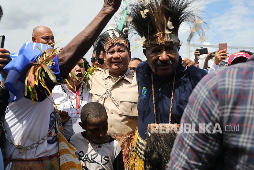 Calon Presiden nomor urut 02 Prabowo Subianto tiba untuk melaksanakan kampanye terbuka di Merauke, Papua, Senin (25/3/2019).