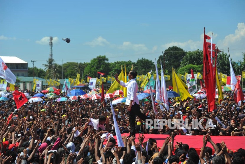 [ilustrasi] Calon Presiden nomor urut 1 Joko Widodo melakukan kampanye terbuka di lapangan Sitarda, Kupang, Nusa Tenggara Timur, Senin (8/4). Kampanye tersebut dihadiri massa pendukung pasangan Joko Widodo - Ma'ruf Amin.