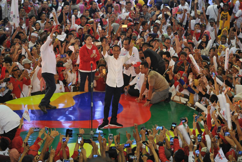 Calon Presiden nomor urut 1 Joko Widodo menggelar kampanye terbuka di Palembang, Sumatera Selatan, Selasa (2/4). Edwin 