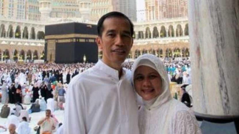 Calon presiden nomor urut dua Joko Widodo beserta keluarga melakukan ibadah umrah 2014.