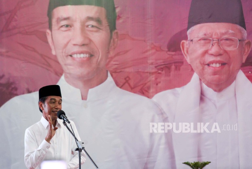 Calon Presiden petahana nomor urut 01 Joko Widodo berpidato saat kampanye terbuka di Lhokseumawe, Aceh, Selasa (26/3/2019). 