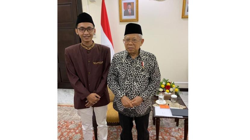 Calon siswa bintara Polri korban begal berpose bersama wakil presiden RI