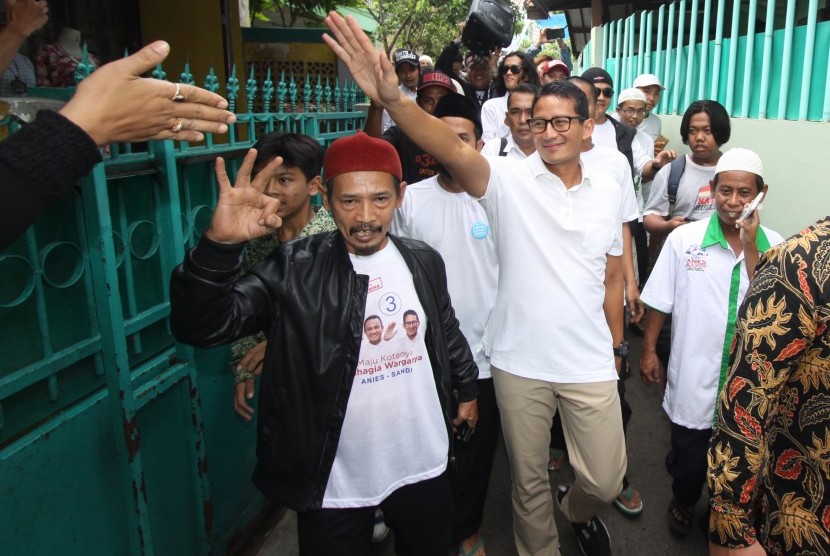 Calon Wakil Gubernur DKI Jakarta nomor urut 3, Sandiaga Uno, menyapa warga Jakarta (ilustrasi) 