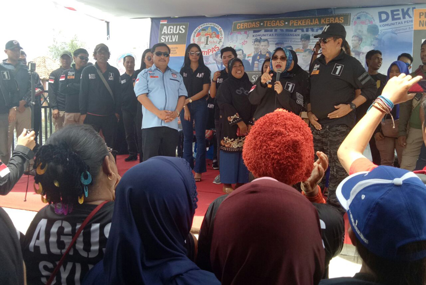 Calon Wakil Gubernur DKI Jakarta, Silvyana Murni, bertemu dengan warga di Kepulauan Seribu, Rabu (8/2). 